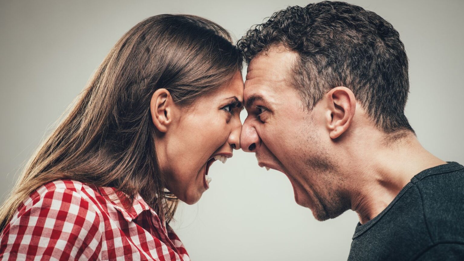 18 Indicators That Someone May Not Be a True Friend - SOCIETEMAG.com