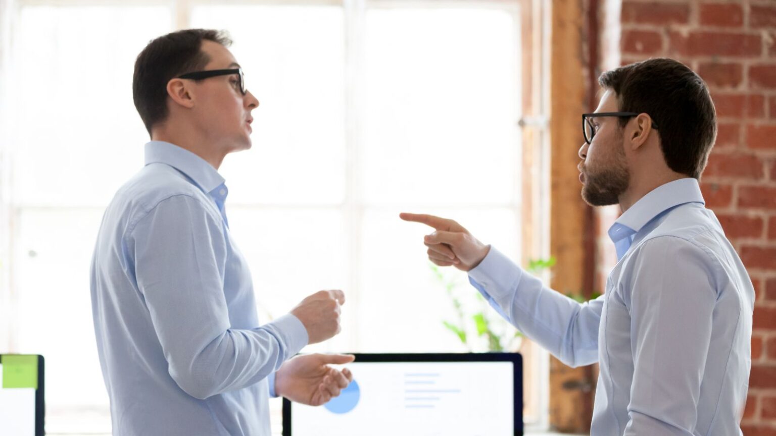 19 Ways You Might Be Disrespectful Without Realizing It - SOCIETEMAG.com