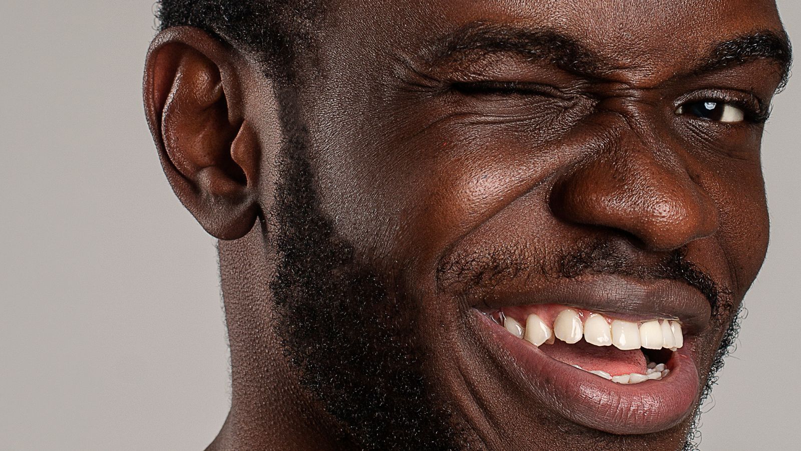 18 Highly Offensive Gestures to Never Use in Foreign Countries ...
